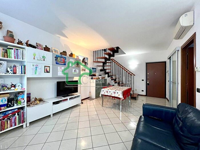Appartamento quadrilocale in vendita in Via Giosuè Carducci, Centro, Codogno