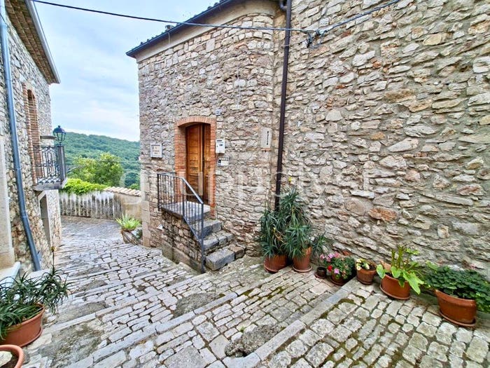 Appartamento trilocale in vendita in Via Rocciaforte, Buonalbergo