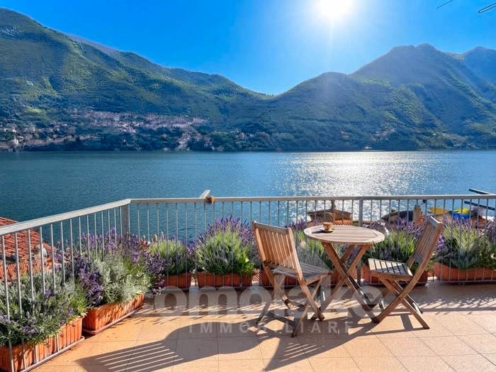 Casa con 6 locali in vendita in Via Regina, Brienno