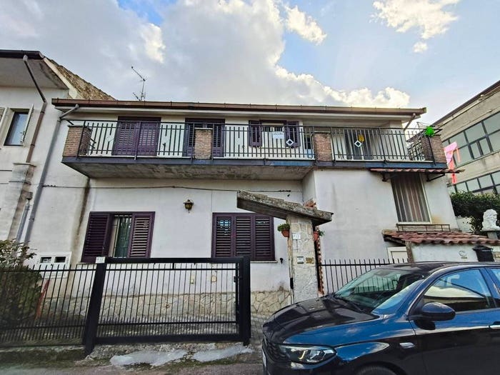 Casa con 5 locali in vendita in Via Giosuè Carducci, Centro, Vairano Patenora