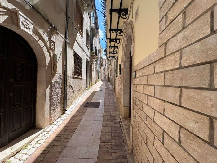 Casa con 6 locali in vendita in Vicoletto Mercato, Centro, Monteroduni