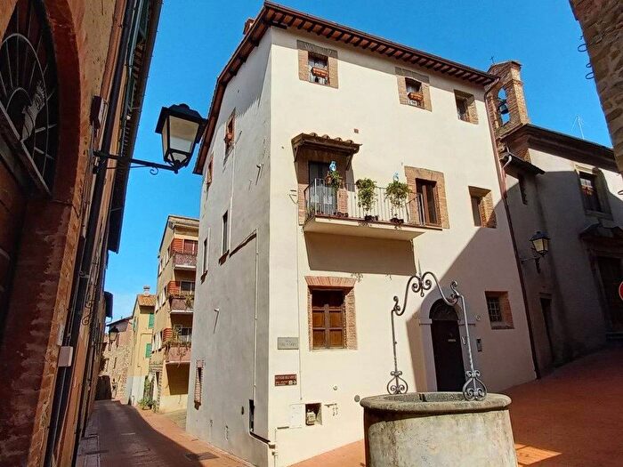 Appartamento trilocale in vendita in Vicolo del Pozzo, Centro, Paciano