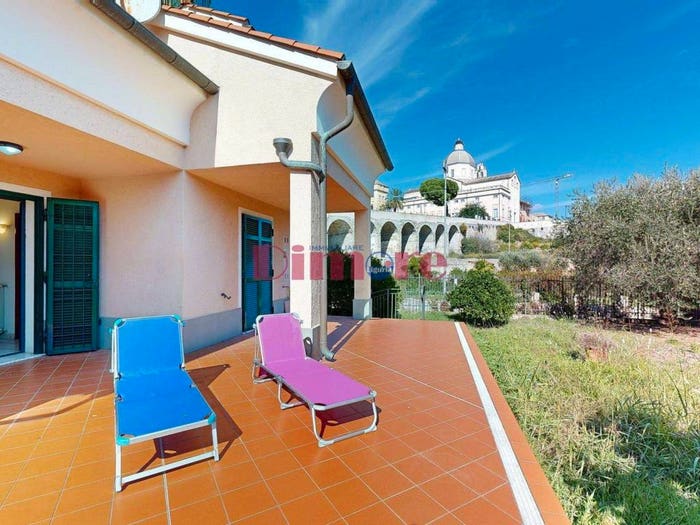 Casa con 6 locali in vendita in Borgo Castello, Centro, Loano