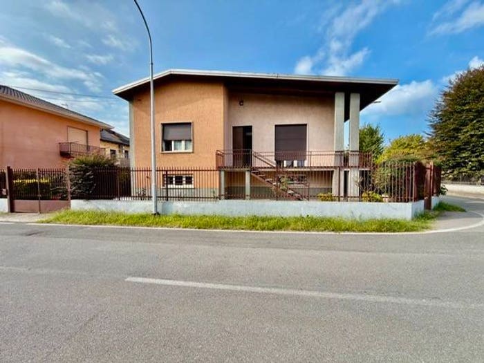 Casa con 6 locali in vendita in Via Cuneo, Canegrate