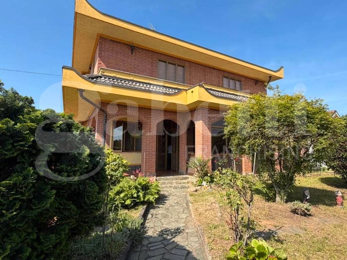 Casa con 6 locali in vendita in Via Parini, Bruino