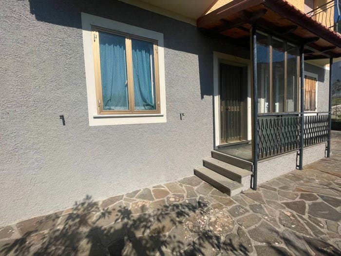 Appartamento bilocale in vendita in Via Montemozzo, Borzonasca