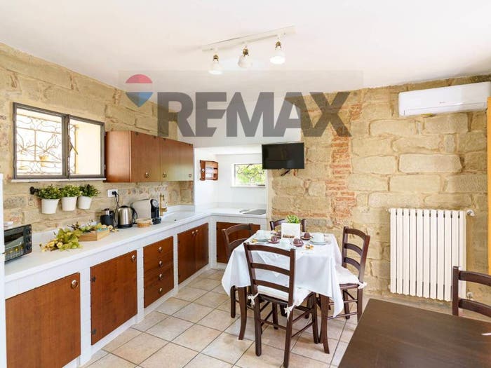 Casa con 5 locali in vendita in Via Idria, Troina