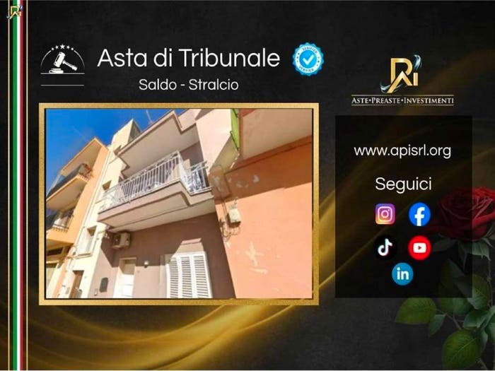 Appartamento con 6 locali in vendita in Via Carlo del Prete, Copertino