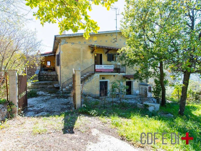 Casa trilocale in vendita in Via Peschieta, Casali, Poggio Nativo
