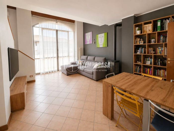 Appartamento trilocale in vendita in Piazza Giuseppe Mazzini B, Capiago Intimiano Olmeda, Capiago Intimiano