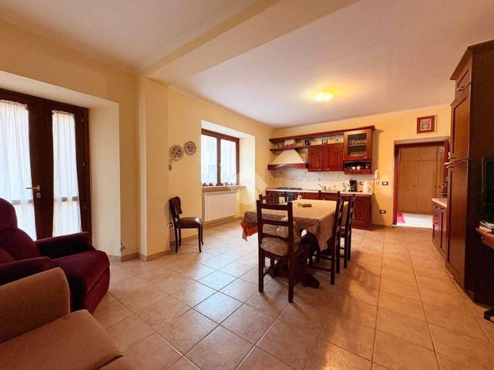 Casa quadrilocale in vendita in Via E Caserta, Centro, Sigillo