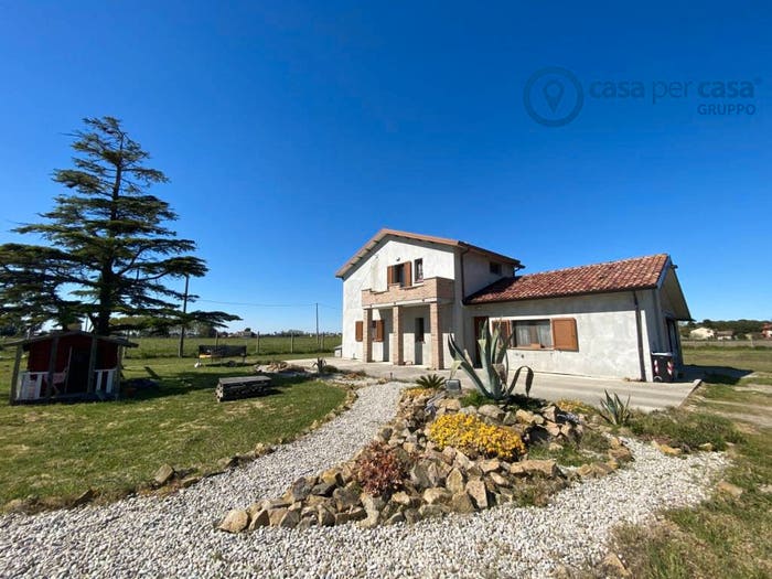 Casa quadrilocale in vendita in Via dell'Usignolo, Zona Industriale Mesola, Mesola