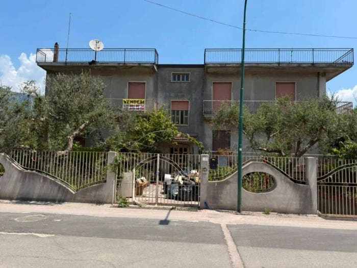 Casa con 6 locali in vendita in Via Sorlati, Airola