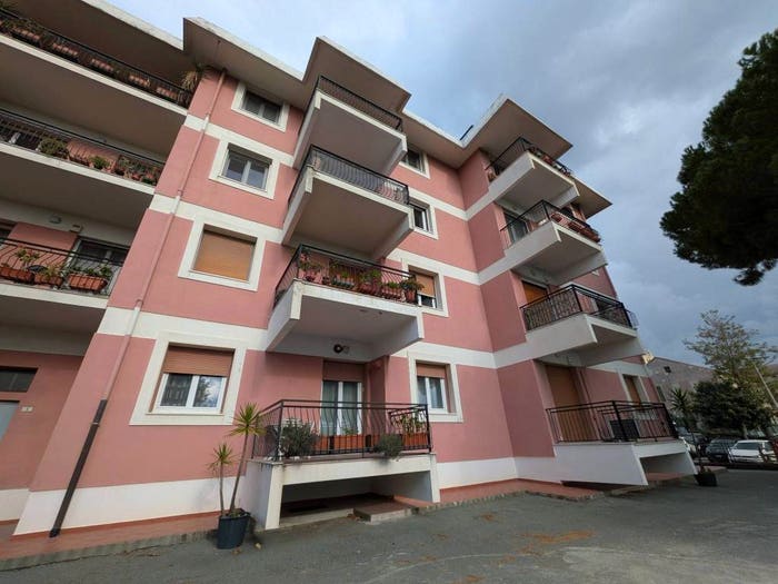 Appartamento quadrilocale in vendita in Piazza Vittorio Consigliere, Sestri Ponente, Genova