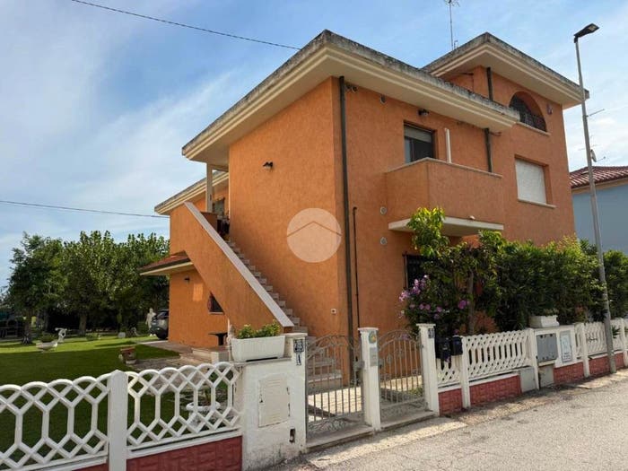 Casa trilocale in vendita in V Fratelli Zuccari, Baia Metauro, Fano