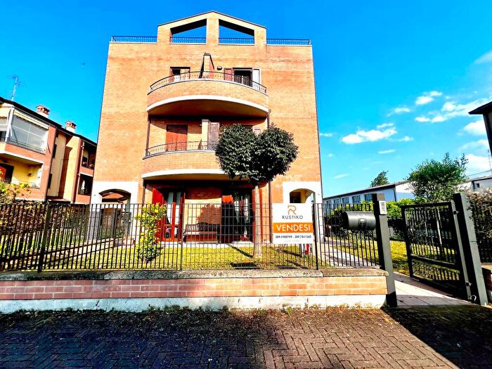 Appartamento trilocale in vendita in Via Sant'Antonio, Sant'antonio In Mercadello, Novi di Modena