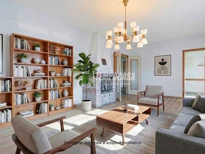 Casa quadrilocale in vendita in Via Busen, Comabbio