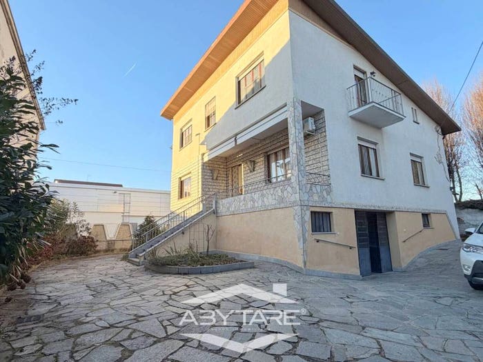 Casa con 6 locali in vendita in via Salotto, Centro, Carignano