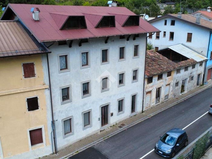 Casa trilocale in vendita in Via Culturis, Centro, Chiusaforte