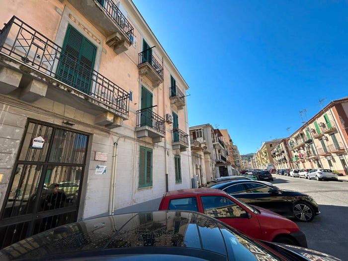 Appartamento trilocale in vendita in Via Roma, Quartiere Americano, Messina