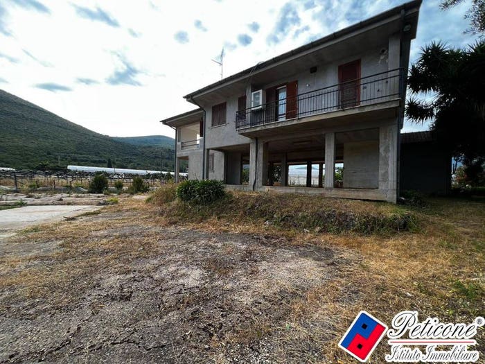 Casa con 5 locali in vendita in Via Cesulo, Fondi