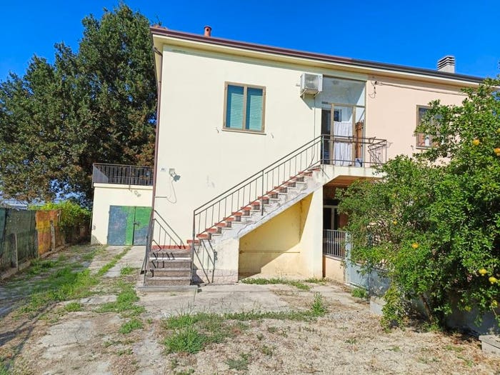 Casa con 6 locali in vendita in Via Cocchi, Bagnacavallo