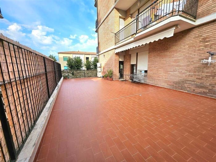 Appartamento quadrilocale in vendita in Marina di Massa Centro, Massa
