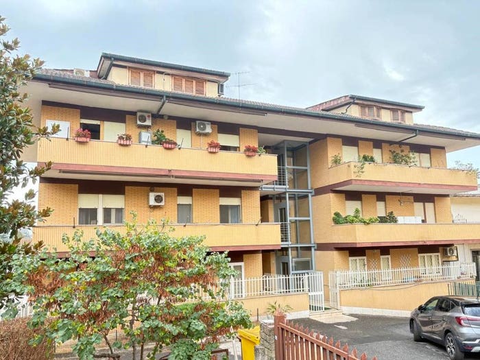Appartamento quadrilocale in vendita in Via Mario De Bernardi, Centro, Guidonia Montecelio