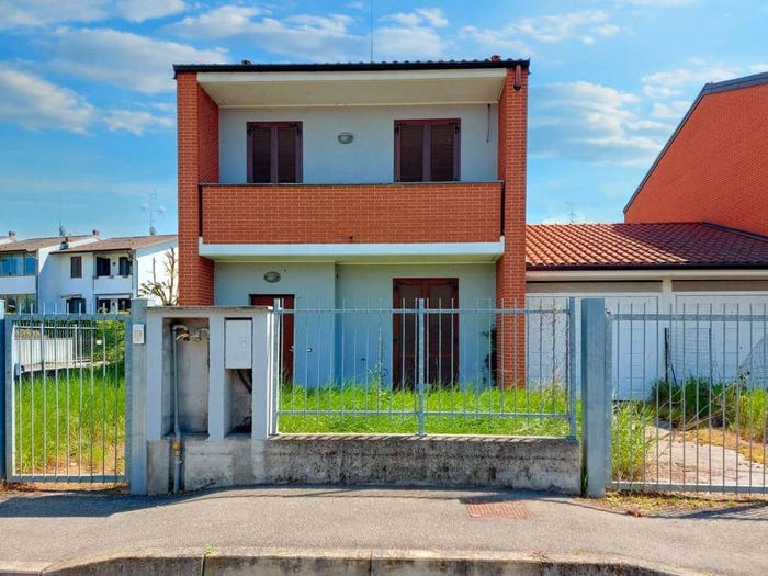 Casa quadrilocale in vendita in Via Giovanni Paolo II N snc, Valera Fratta
