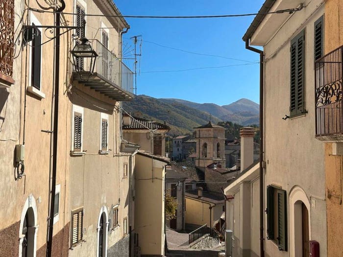 Appartamento quadrilocale in vendita in Via Giuseppe Sciori, Villalago