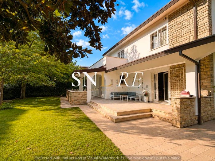 Casa con 6 locali in vendita in Via F Donati, Vittoria Apuana, Forte dei Marmi