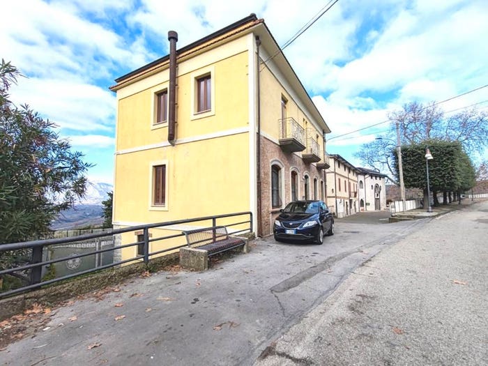 Appartamento quadrilocale in vendita in Piazza Michele Imbriani, Centro, Roccabascerana