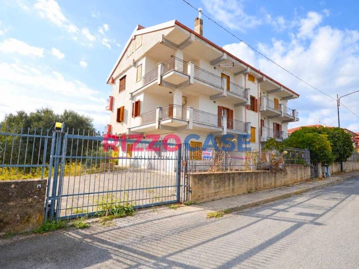 Casa con 6 locali in vendita in Corso Girolamo De Rada, Macchia Albanese, San Demetrio Corone
