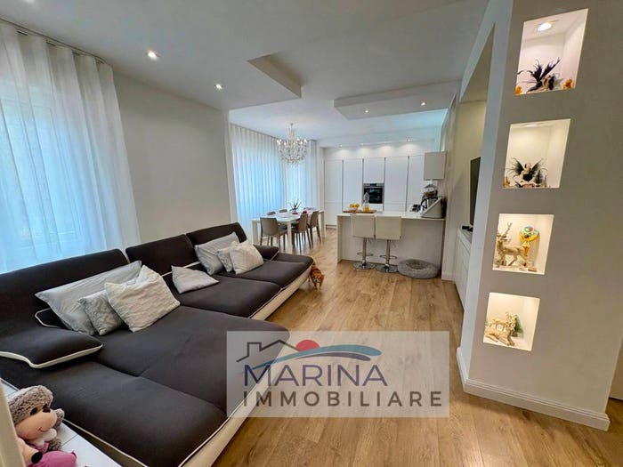 Appartamento trilocale in vendita in Viale Amerigo Vespucci, Sottomarina, Chioggia
