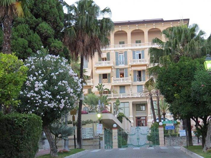 Appartamento trilocale in vendita in Centro, Bordighera