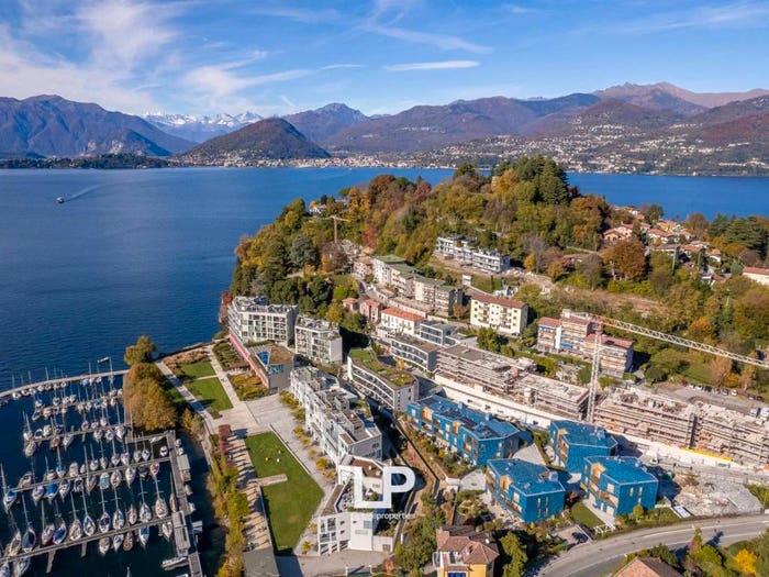 Appartamento quadrilocale in vendita in Via Donna Antonina Carcano n, Laveno, LavenoMombello