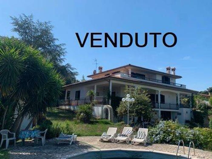 Casa con 6 locali in vendita in Via Glicini, Centro, Anguillara Sabazia