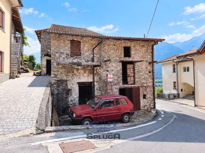 Casa quadrilocale in vendita in Via Mezzomanico, Centro, Dubino