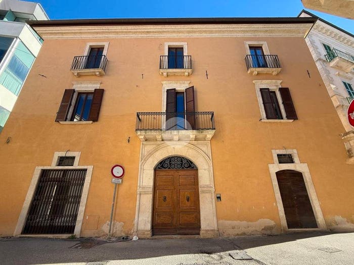 Appartamento quadrilocale in vendita in Pza della Repubblica, Villa Comunale, L'Aquila