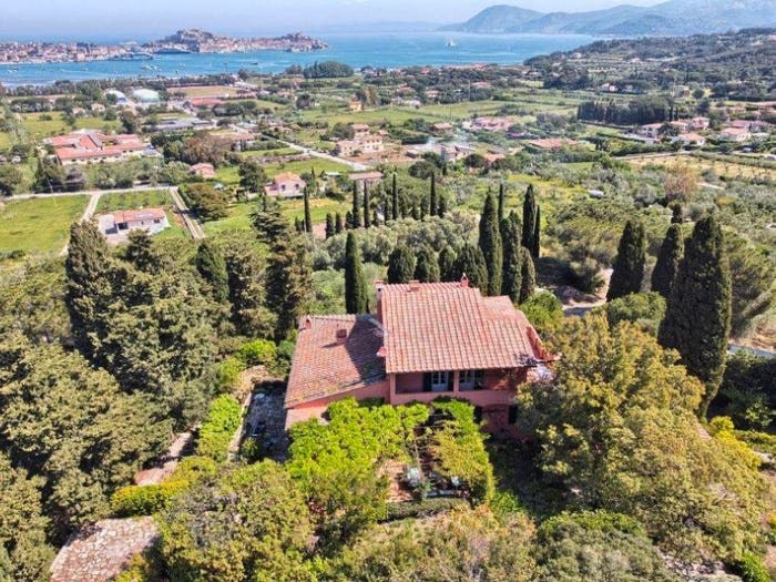 Casa con 6 locali in vendita in Via Val di Denari, Portoferraio