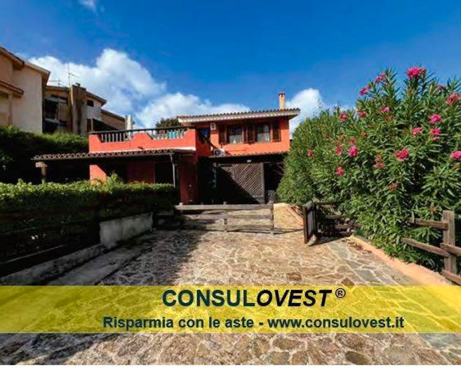Appartamento trilocale in vendita in Via dei Gerani, Golfo Aranci
