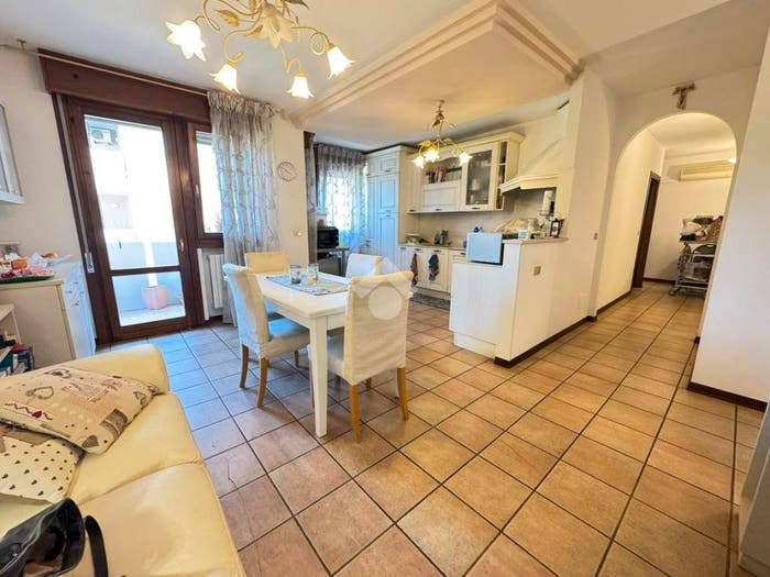 Appartamento trilocale in vendita in Via altichiero, Altichiero, Padova