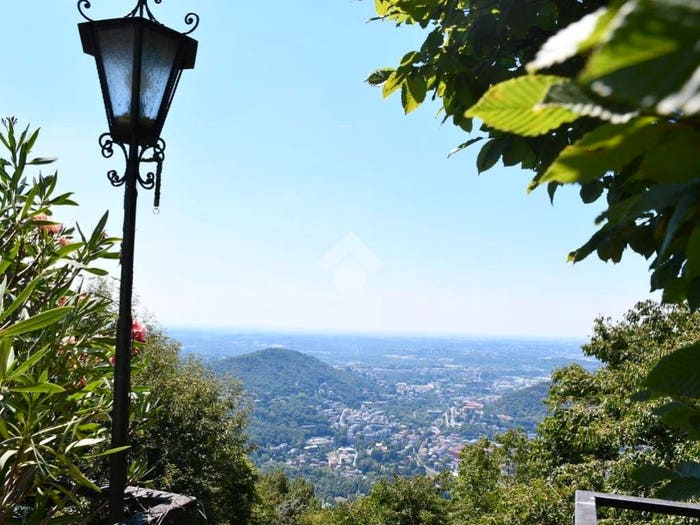 Casa trilocale in vendita in Via Alle Vigne, Brunate