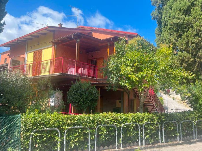 Casa con 6 locali in vendita in Via Toscana, Porto, Castiglione del Lago