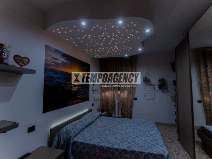 Appartamento con 5 locali in vendita in Via Longarone, Roserio, Milano