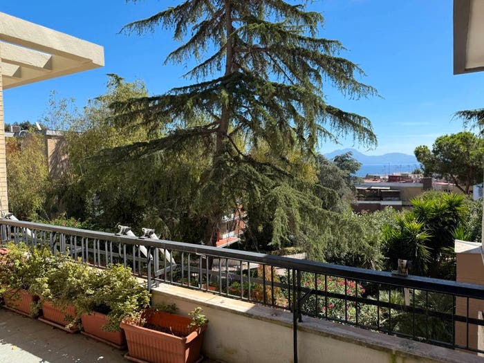 Appartamento con 6 locali in vendita in Via Francesco Petrarca, Posillipo, Napoli