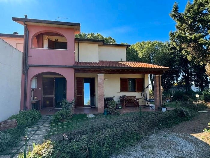 Appartamento trilocale in vendita in Località Poggetti Vecchi, Area Rurale Poggio Tre Cancelli, Follonica