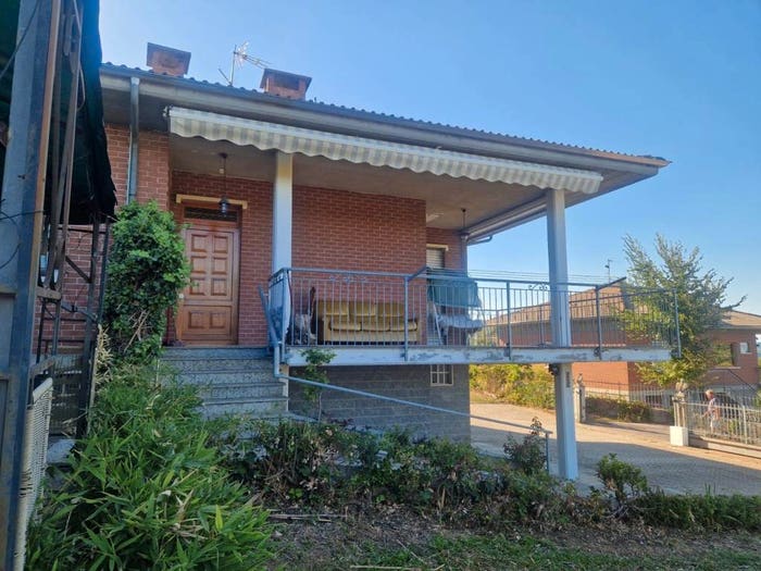 Casa con 5 locali in vendita in Via Guglielmo Marconi, Centro, Lesegno
