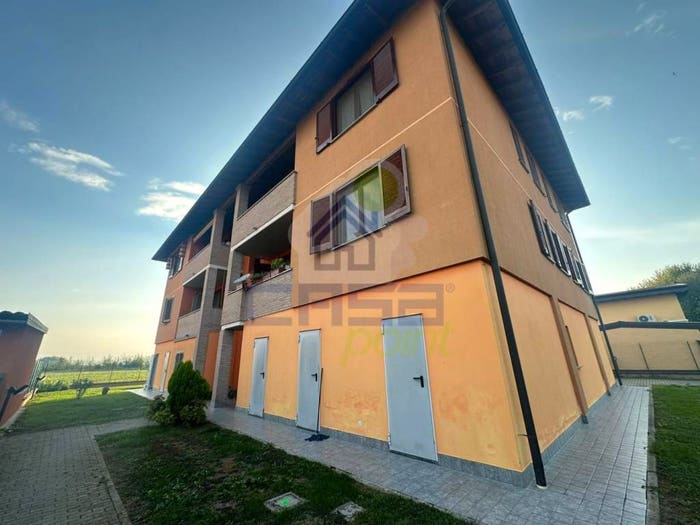 Appartamento trilocale in affitto in via dei sabbioni, Chignolo Po