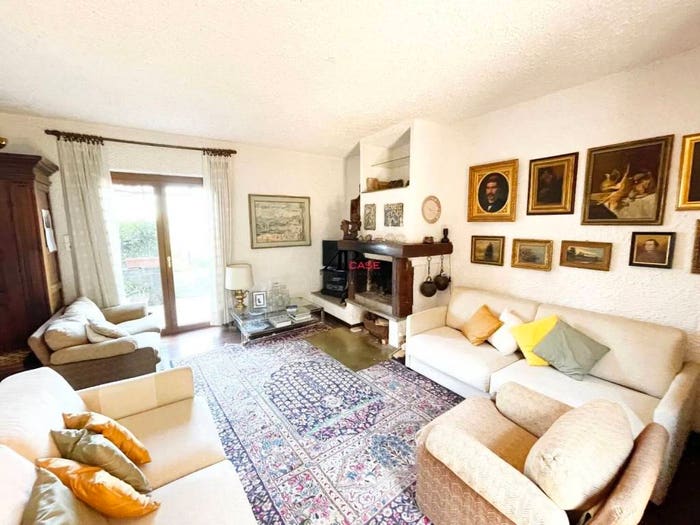 Casa con 6 locali in vendita in Via Delle Porcineta No Number, Centro, Formello